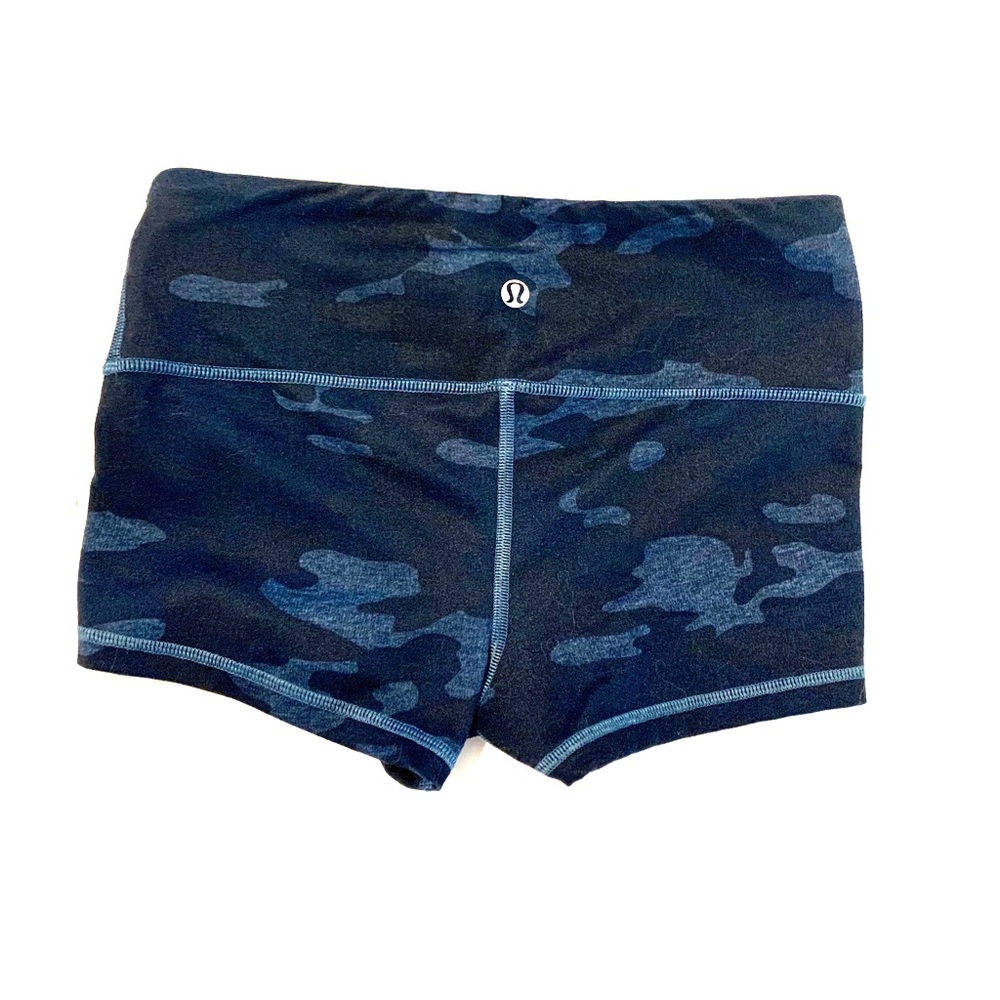 Lululemon Blue Camo Boogie Shorts (size 4)
